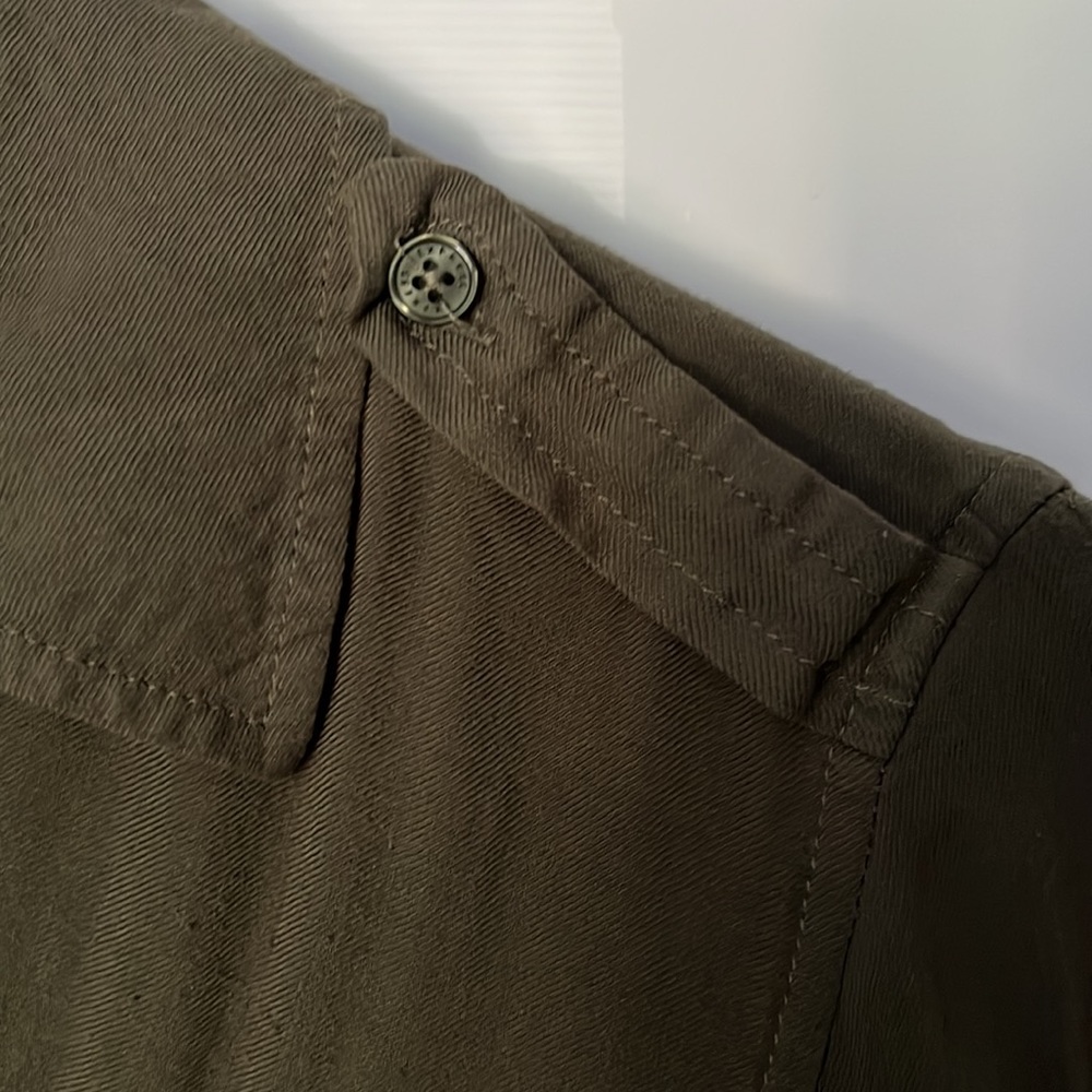 Super soft green button down - Picture 4 of 8